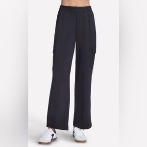 ✨NWT✨Skechers: SkechLuxe Elevate Cargo Pants- Size XL (inseam approx 31.25in)